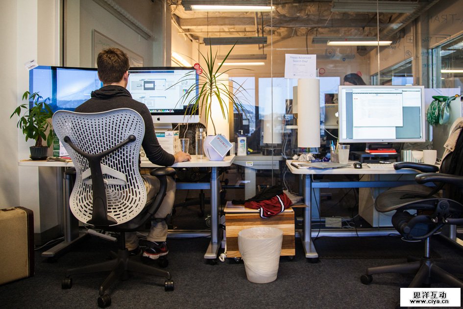 AW-work-desk