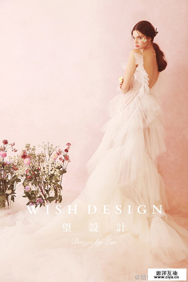 查看《月历上的女孩，兰奕少女心婚纱作品》原图，原图尺寸：600x900