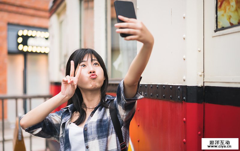 手机摄影简史：一段自恋文化的崛起        